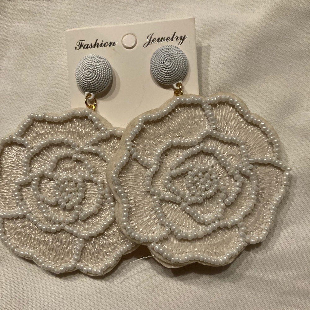 Earrings in white gorgeous